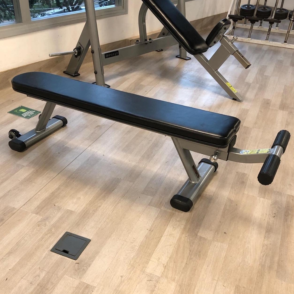 Banco reto com apoio dos pés regulável